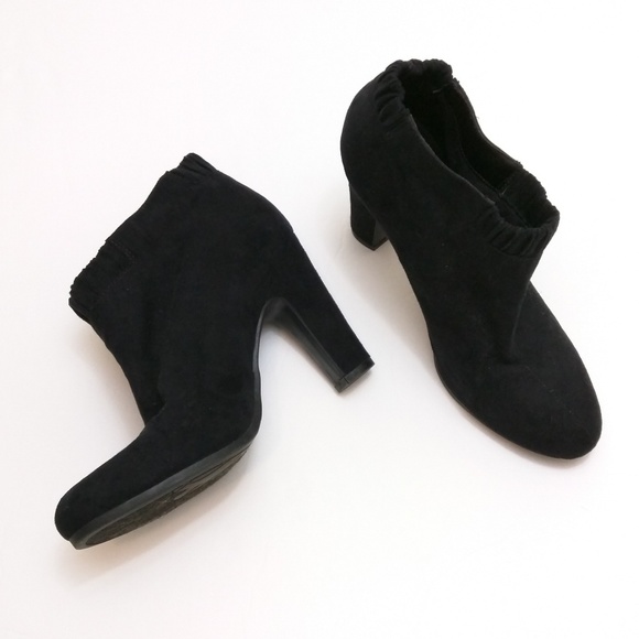 Sam & Libby Shoes - Sam & Libby black ankle booties size 6